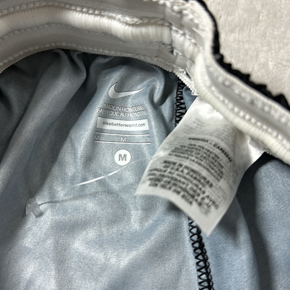 Nike Vanderbilt University Men’s Athletic Shorts Black and Gold Size Medium - Picture 6 of 8